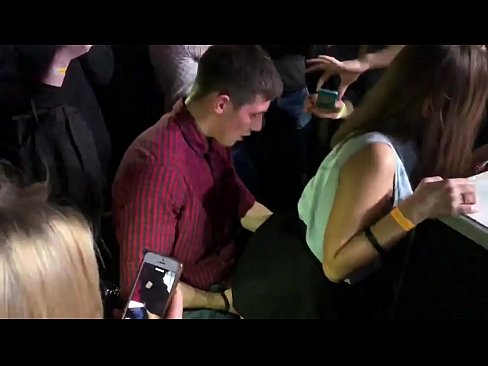 ❤️ Regte seks in 'n Russiese nagklub. 18-jarige Russiese meisie in die anus en vagina in 'n nagklub genaai ❌ Porno vk by ons ☑